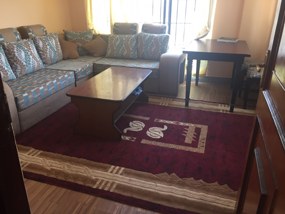 Anuj’s House, minutes to airport and city.