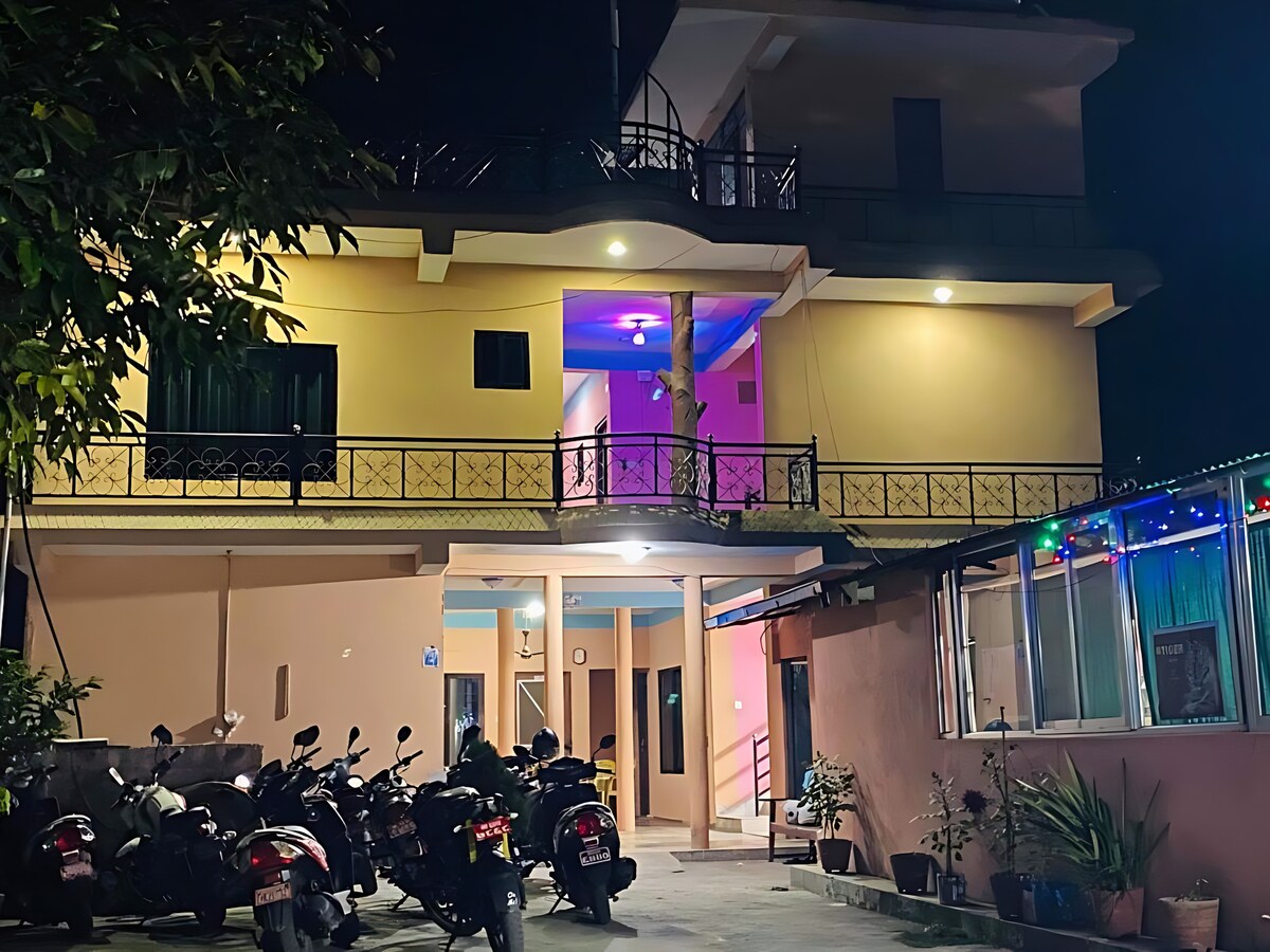 Comfort Rooms in Sauraha, Chitwan National Park — photo