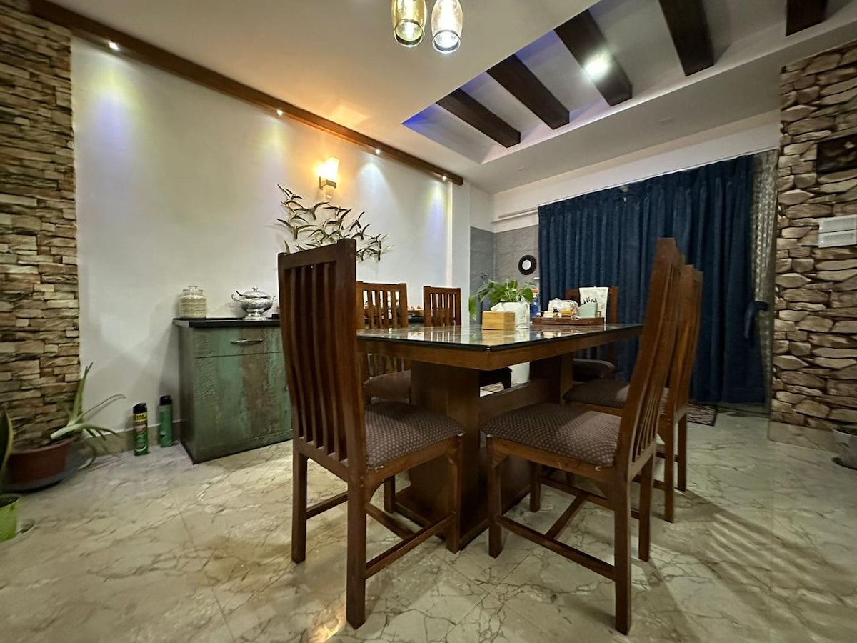 Ground Floor Room|Garden|Nearby Monastery/Temple — photo