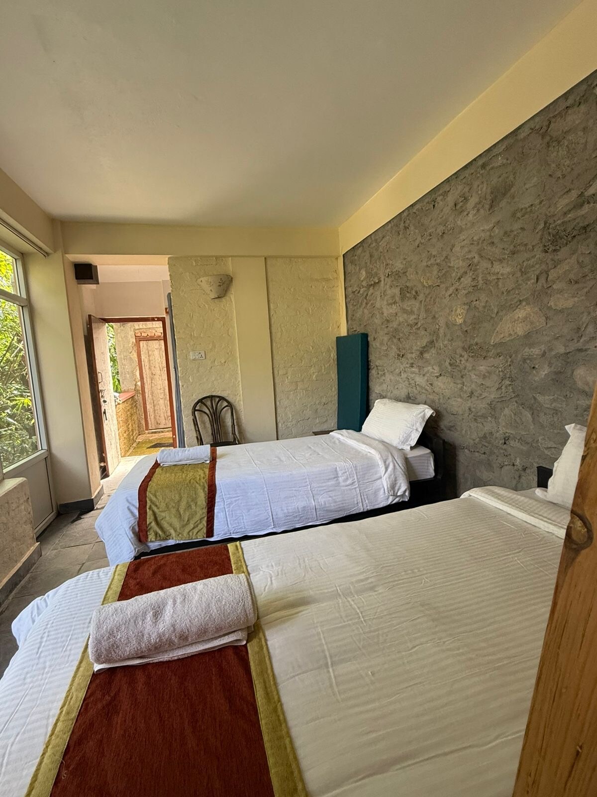 Cave Room 1 Deluxe Twin Village View — photo