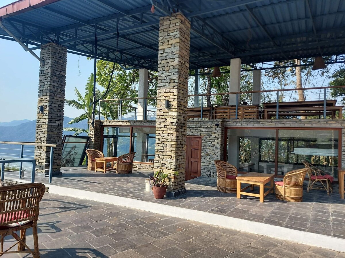 Cave Room 1 Deluxe Twin Village View — photo