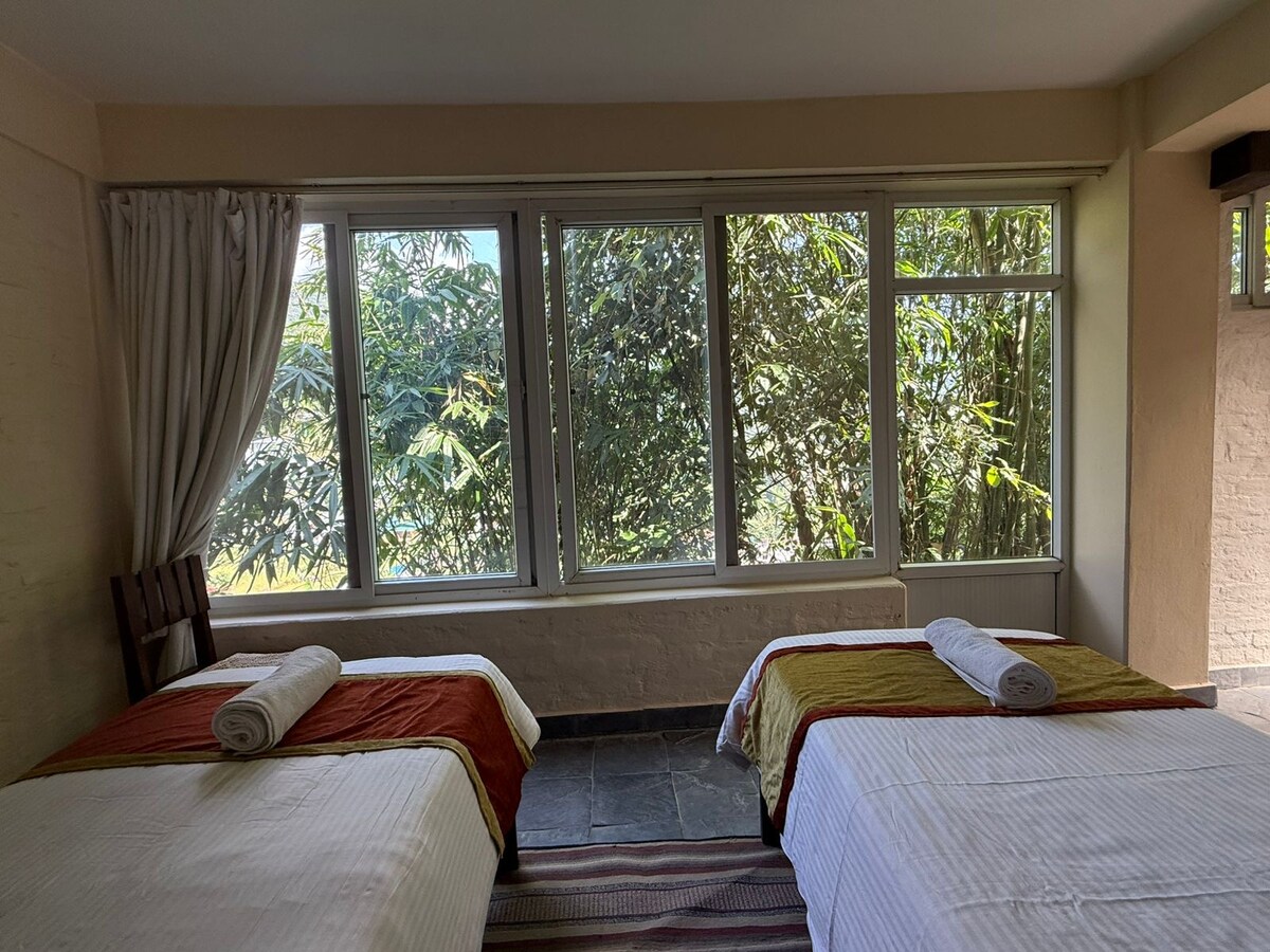 Cave Room 1 Deluxe Twin Village View — photo