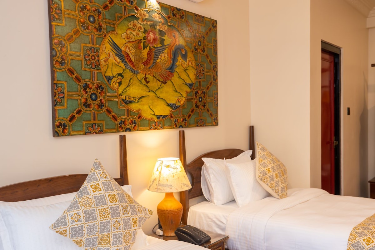 SUPER HOST | Balcony Twin/Double Bed & Breakfast!