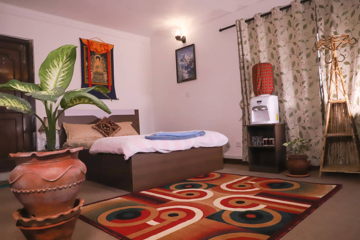 Large Corner Room with Attached bathroom — photo