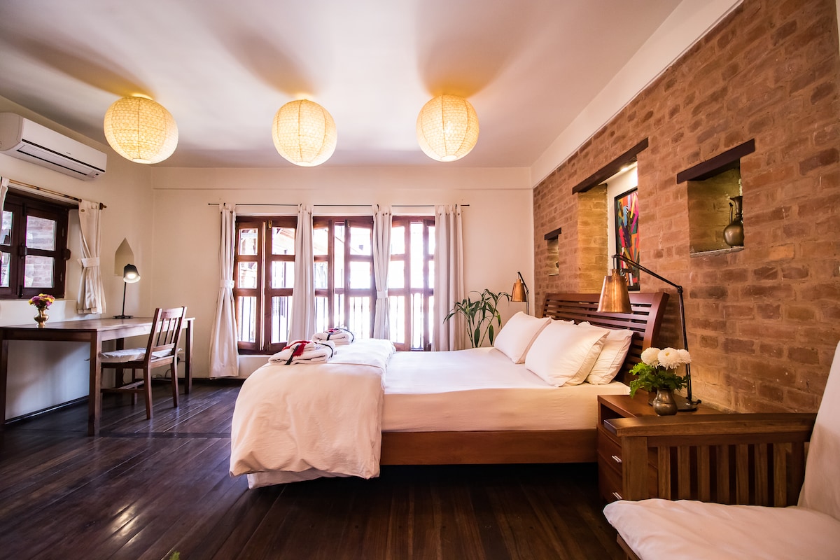 Independant Bedroom in beautiful Newari House