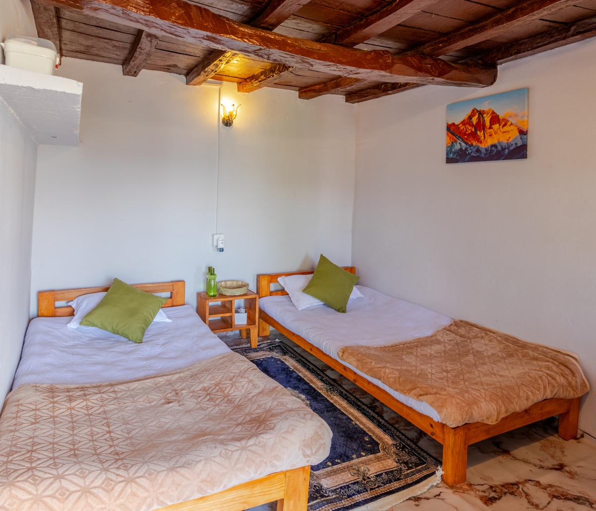Tapas Stays, Traditional Nepali Home w/ Lake View