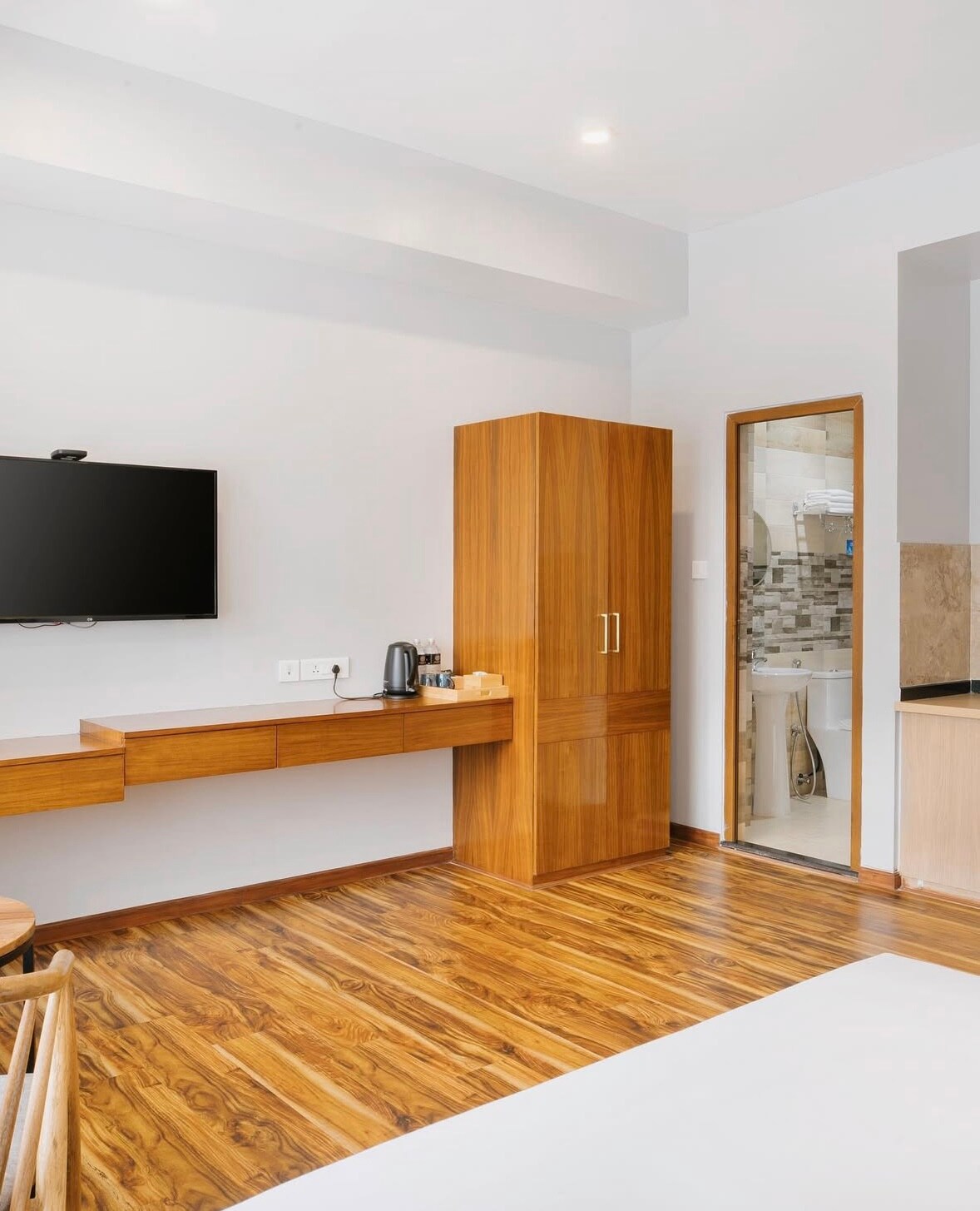 Private room w/attached toilet in prime location. — photo