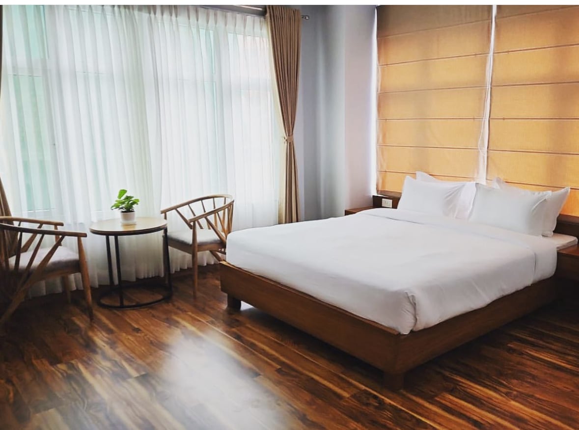 Private room w/attached toilet in prime location. — photo