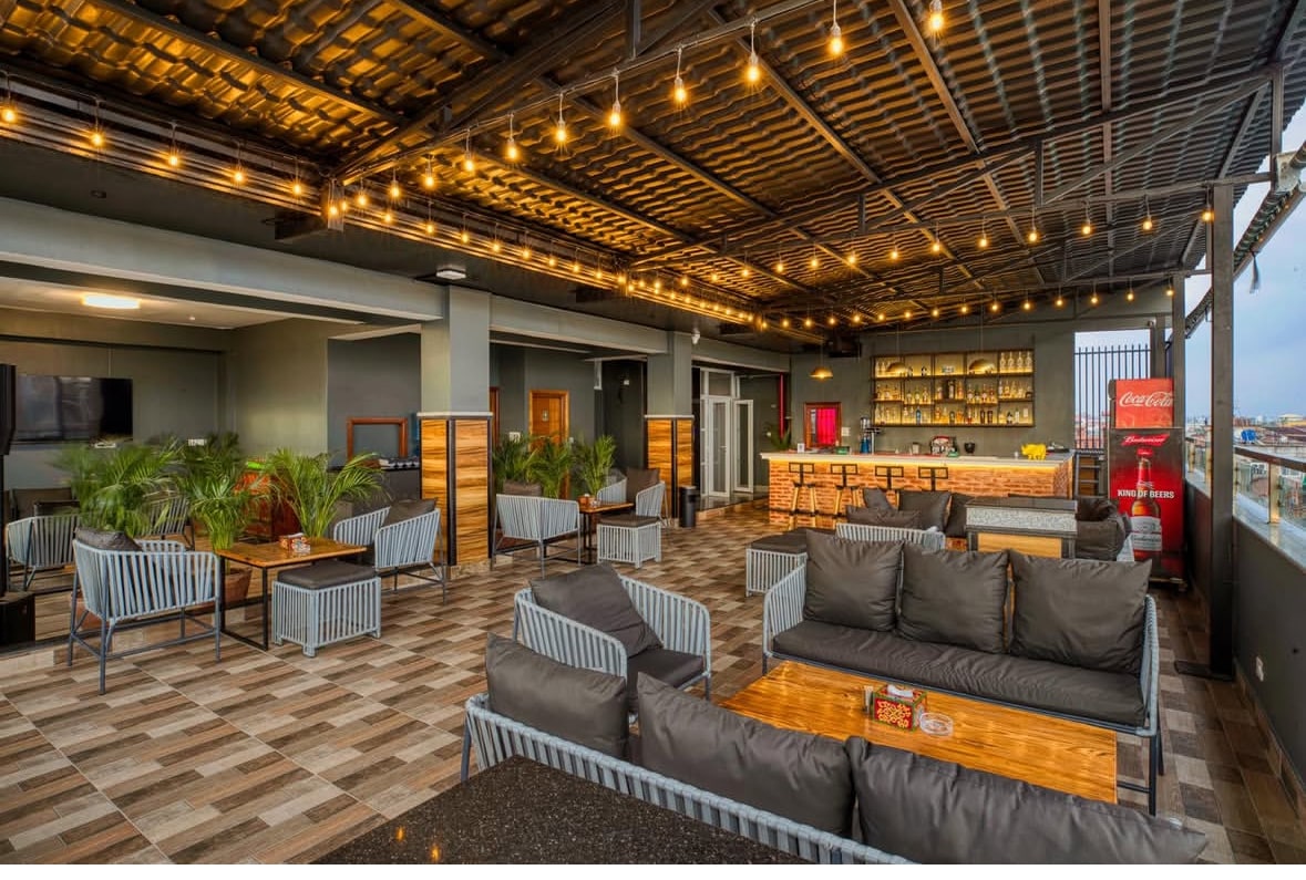 Private room w/attached toilet in prime location. — photo