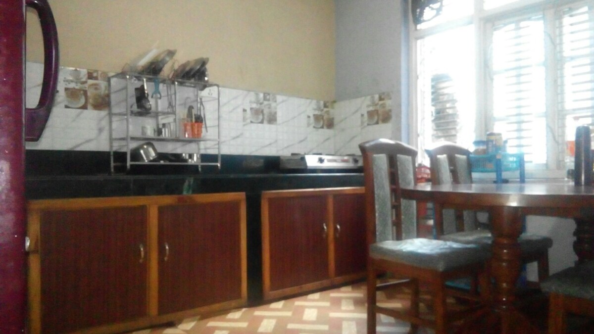 Cozy room near Hanuman Ghat and Taomadhi Square