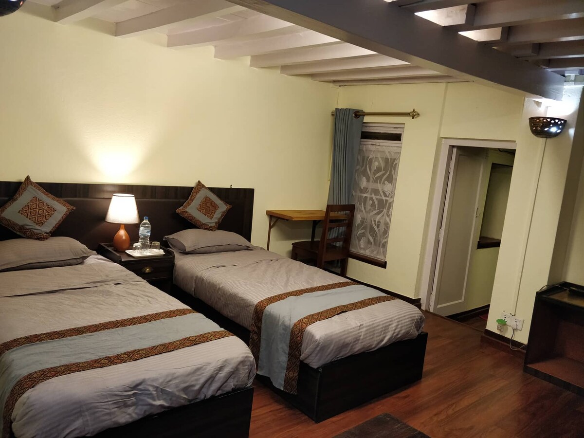 Mani homes (Pancha Buddha room)