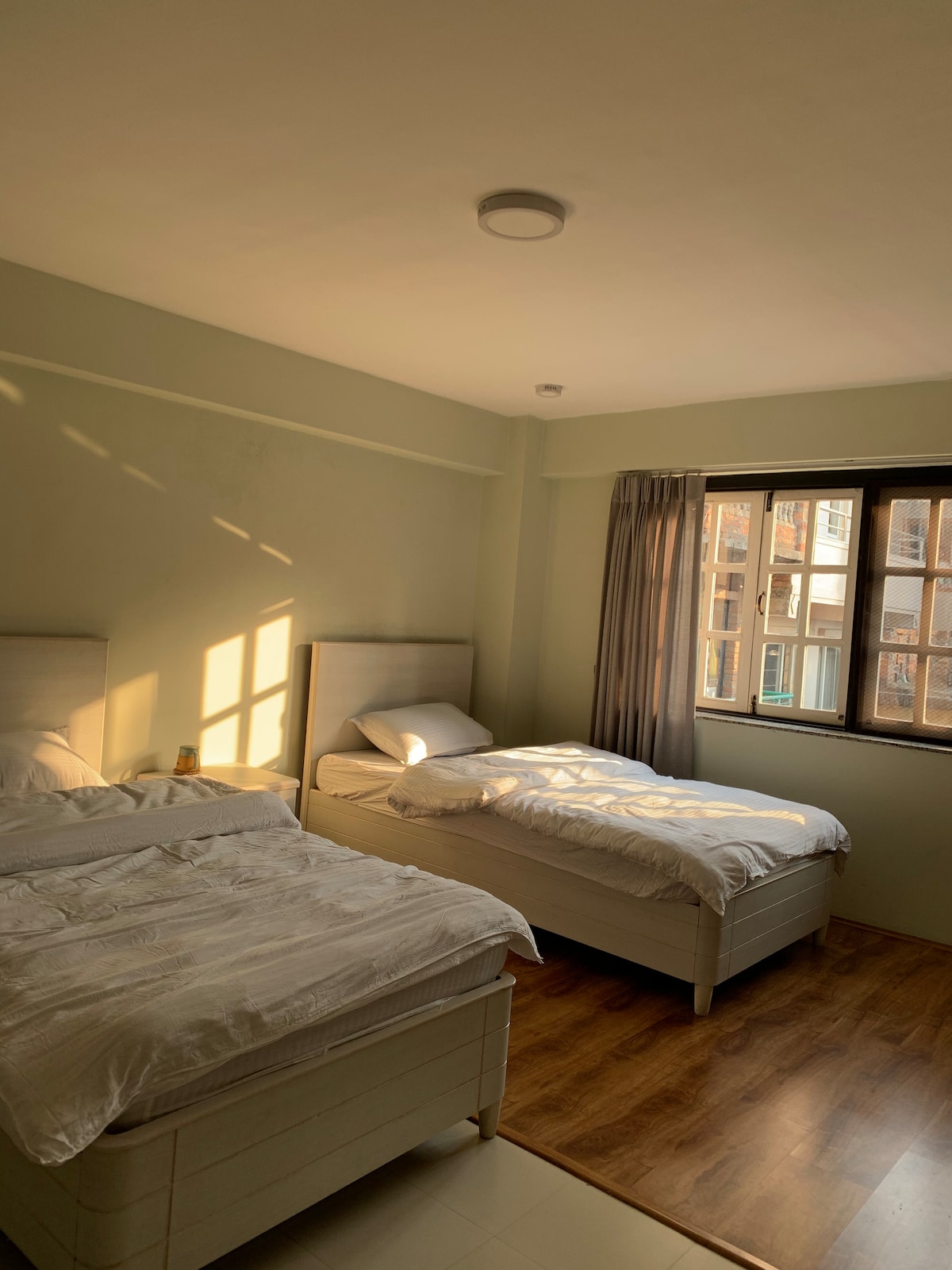 Twin Bed Spacious Room