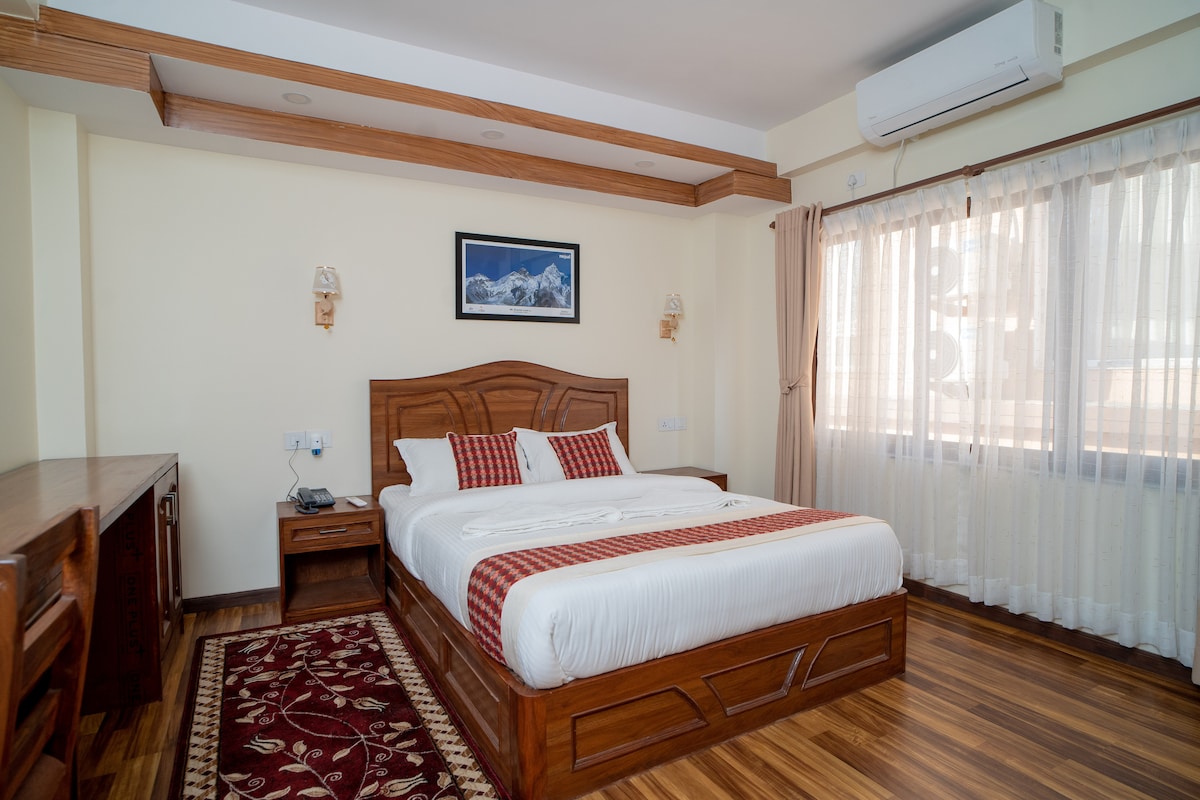 Deluxe Apartment Room at Madhuban Hotel — photo