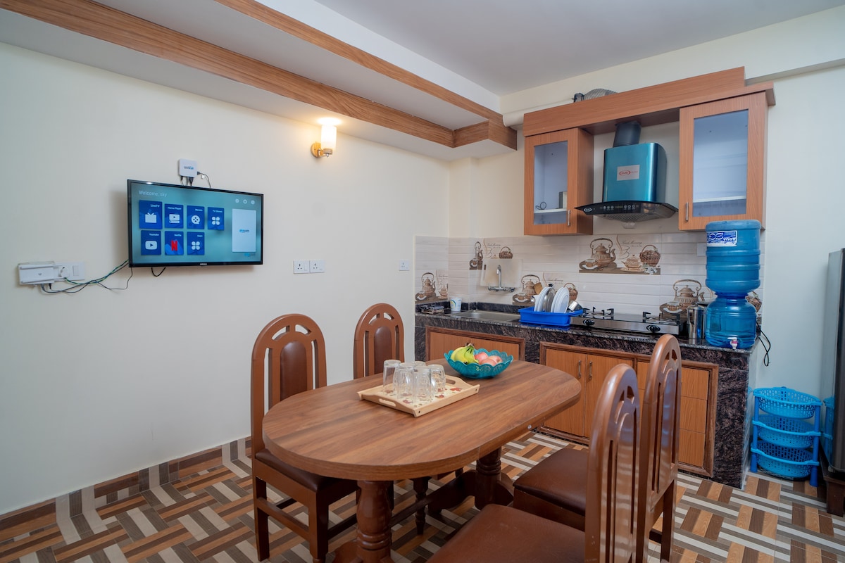 Deluxe Apartment Room at Madhuban Hotel — photo