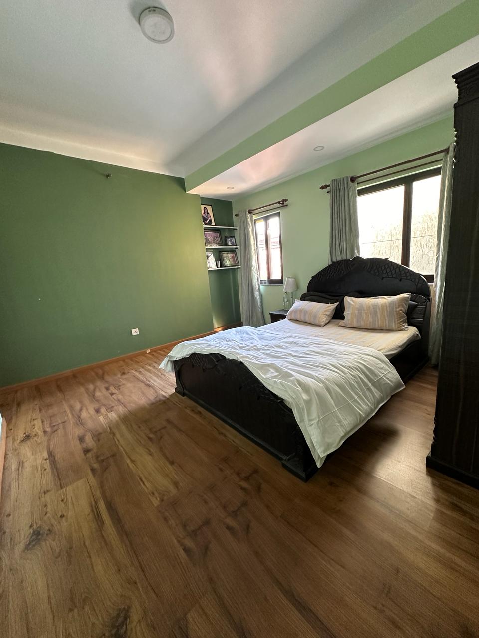 Masterbedroom and attached bath — photo