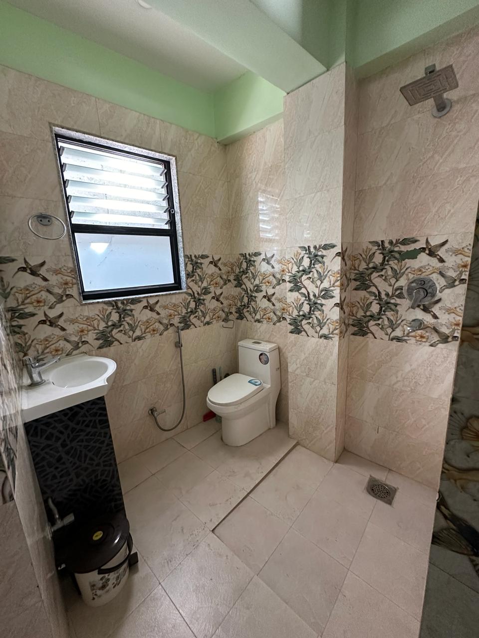 Masterbedroom and attached bath — photo