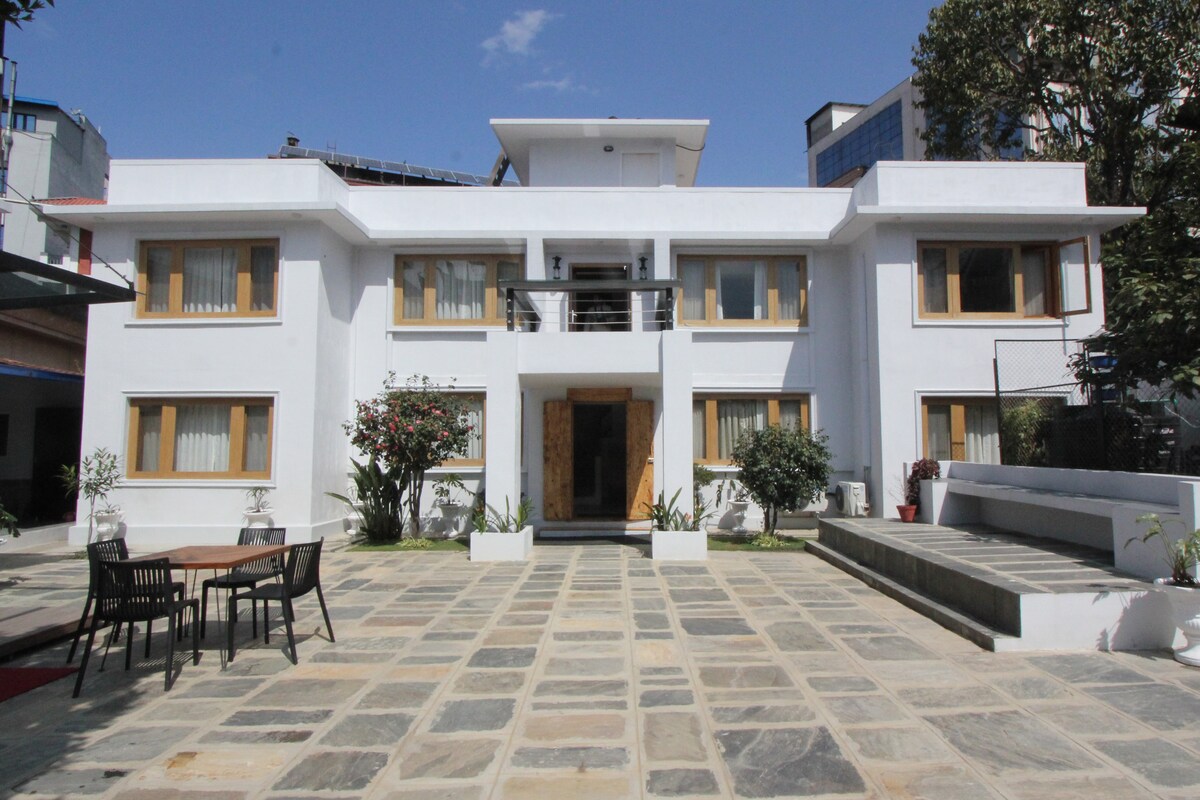 Everest Room at Karwaan Bed and Breakfast — photo