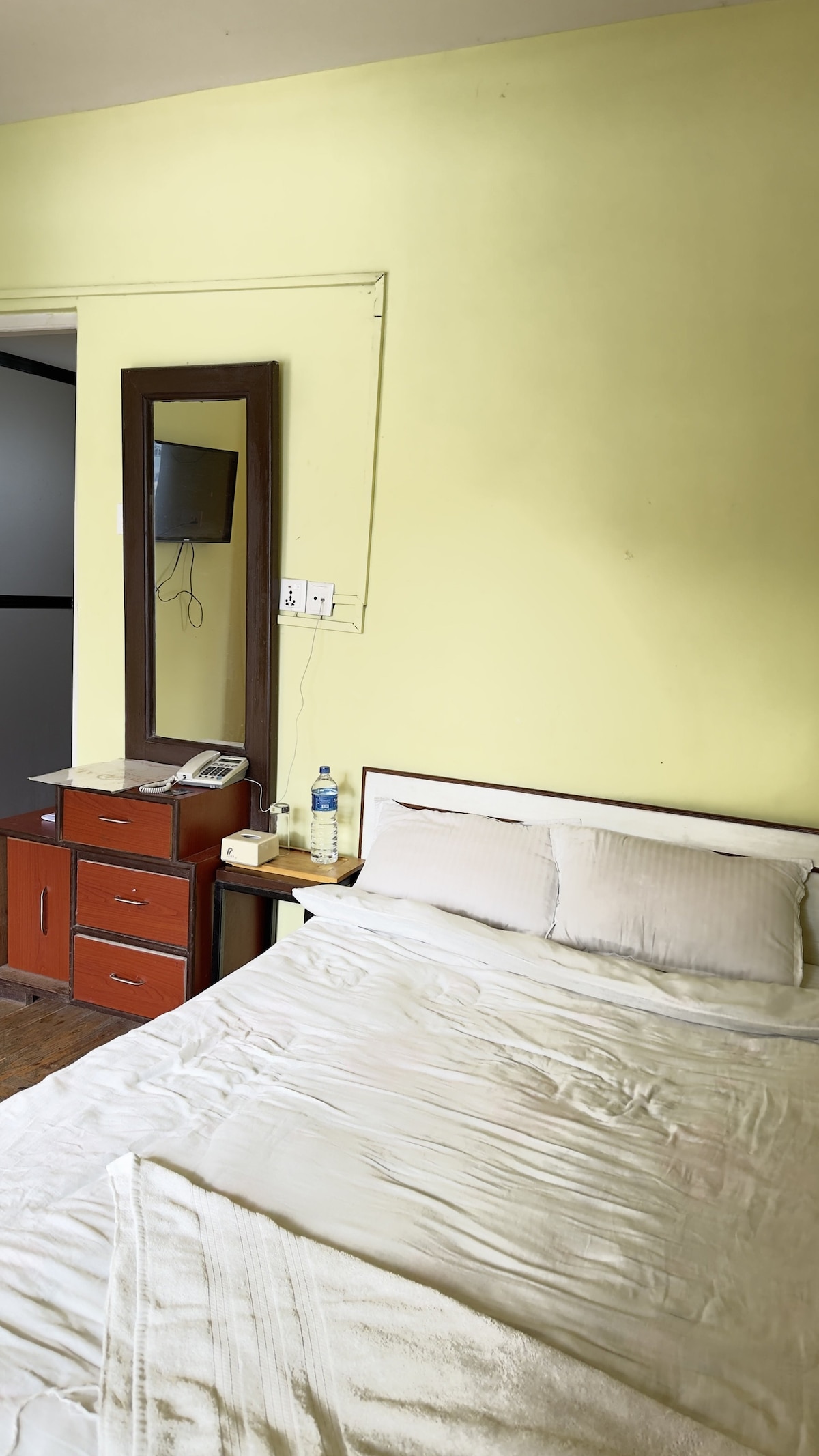 Clean & Spacious Room with bathroom attached — photo