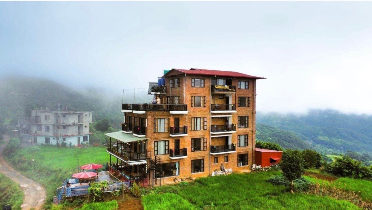 Sunrise Views & Local Breakfast at Hotel Sunshine — photo