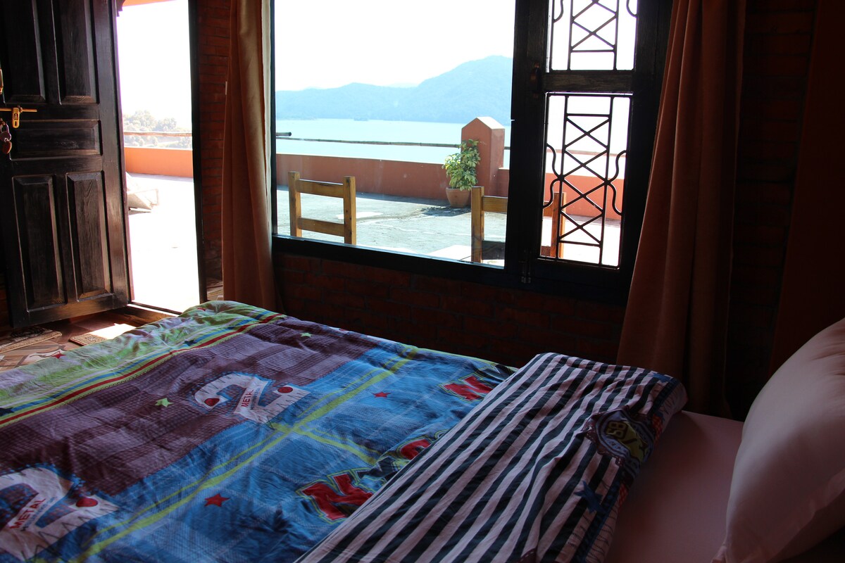 The Bishnu Room: Beautiful Lakeview Private Room — photo