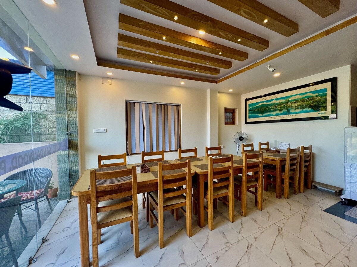 Deluxe Family Room With Mountain Room — photo