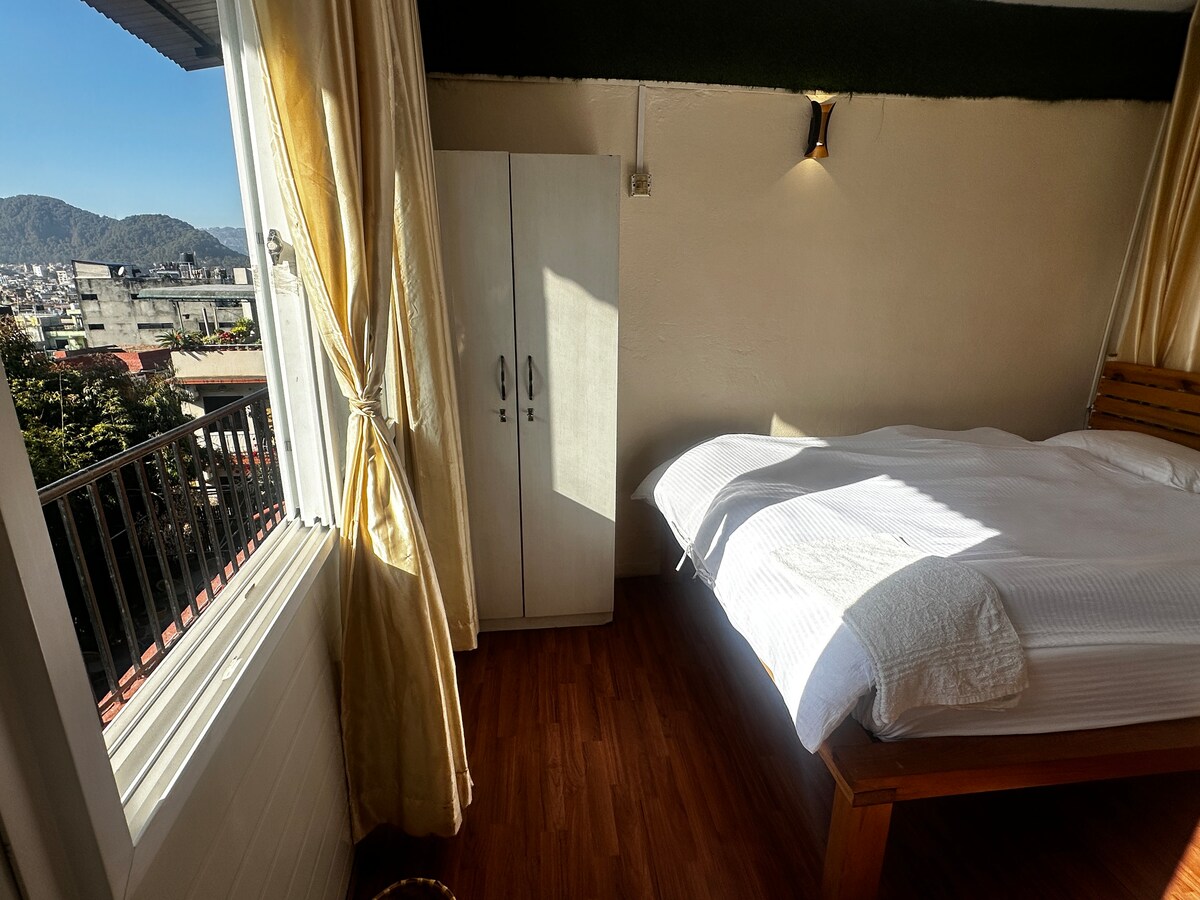 Deluxe Room with Mountain View — photo
