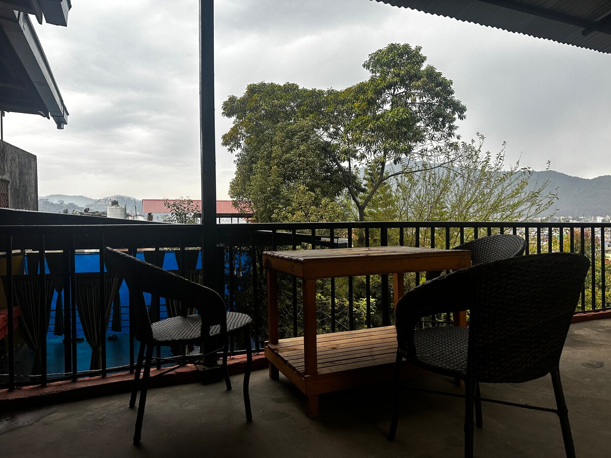 Deluxe Room with Mountain View — photo