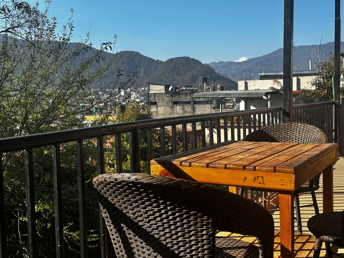 Deluxe Room with Mountain View — photo