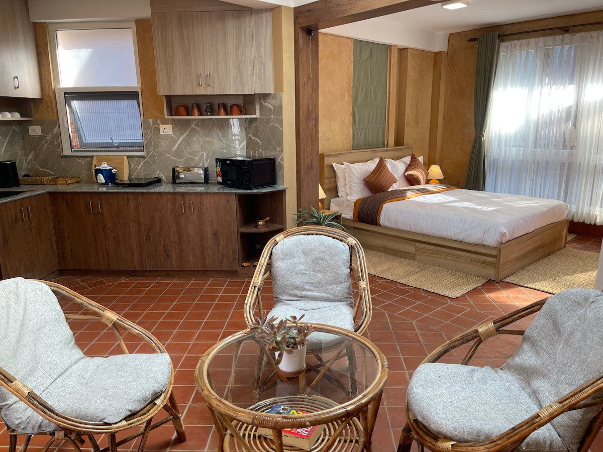 A Pristine Modern Studio In The Ancient Streets.