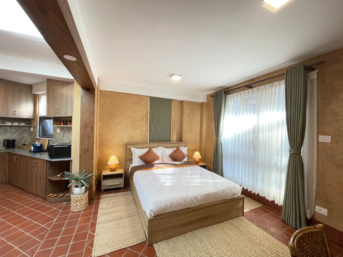 A Pristine Modern Studio In The Ancient Streets. — photo