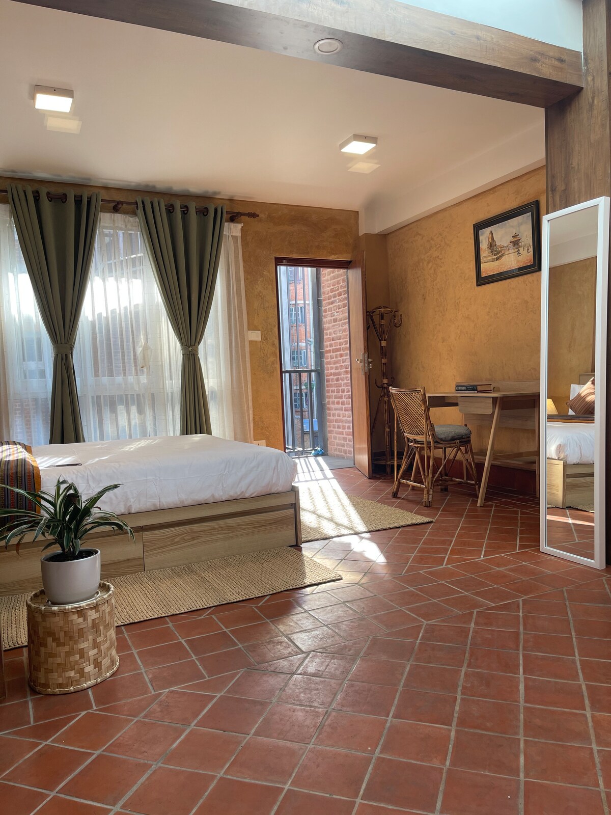 A Pristine Modern Studio In The Ancient Streets. — photo