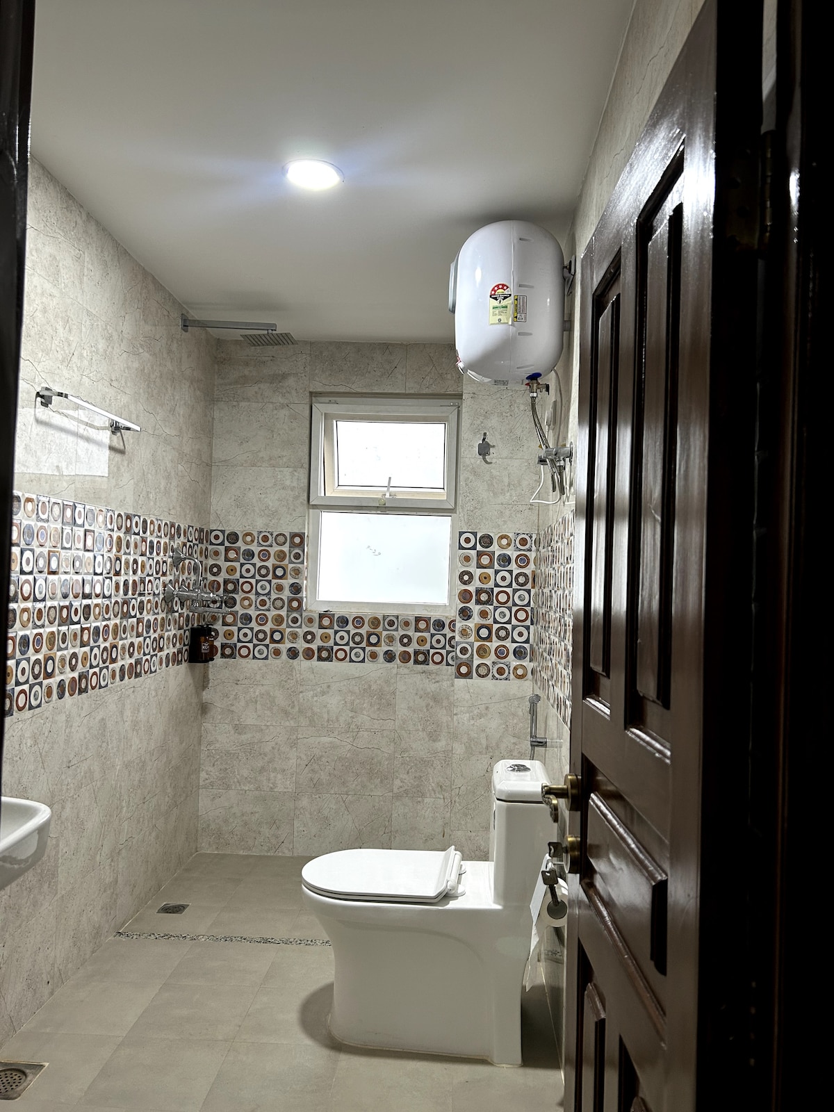 2 BHK Pame Lakeview Apartment — photo