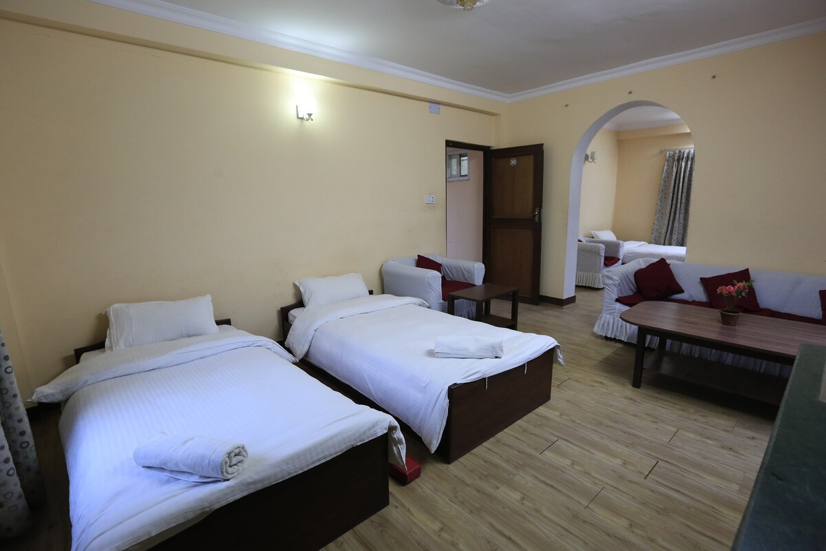 Family Style Hotel room 302- Walk to Lively Thamel — photo