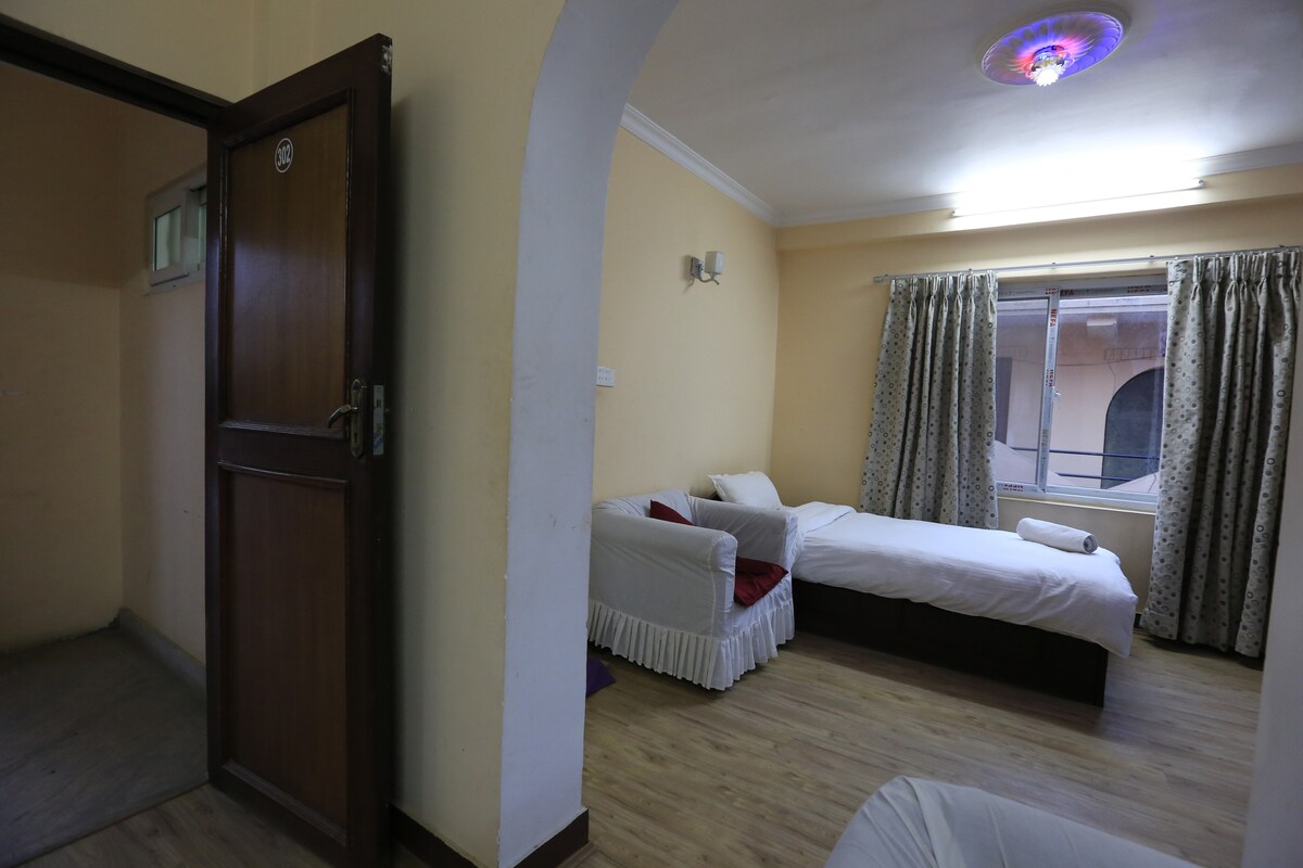 Family Style Hotel room 302- Walk to Lively Thamel — photo
