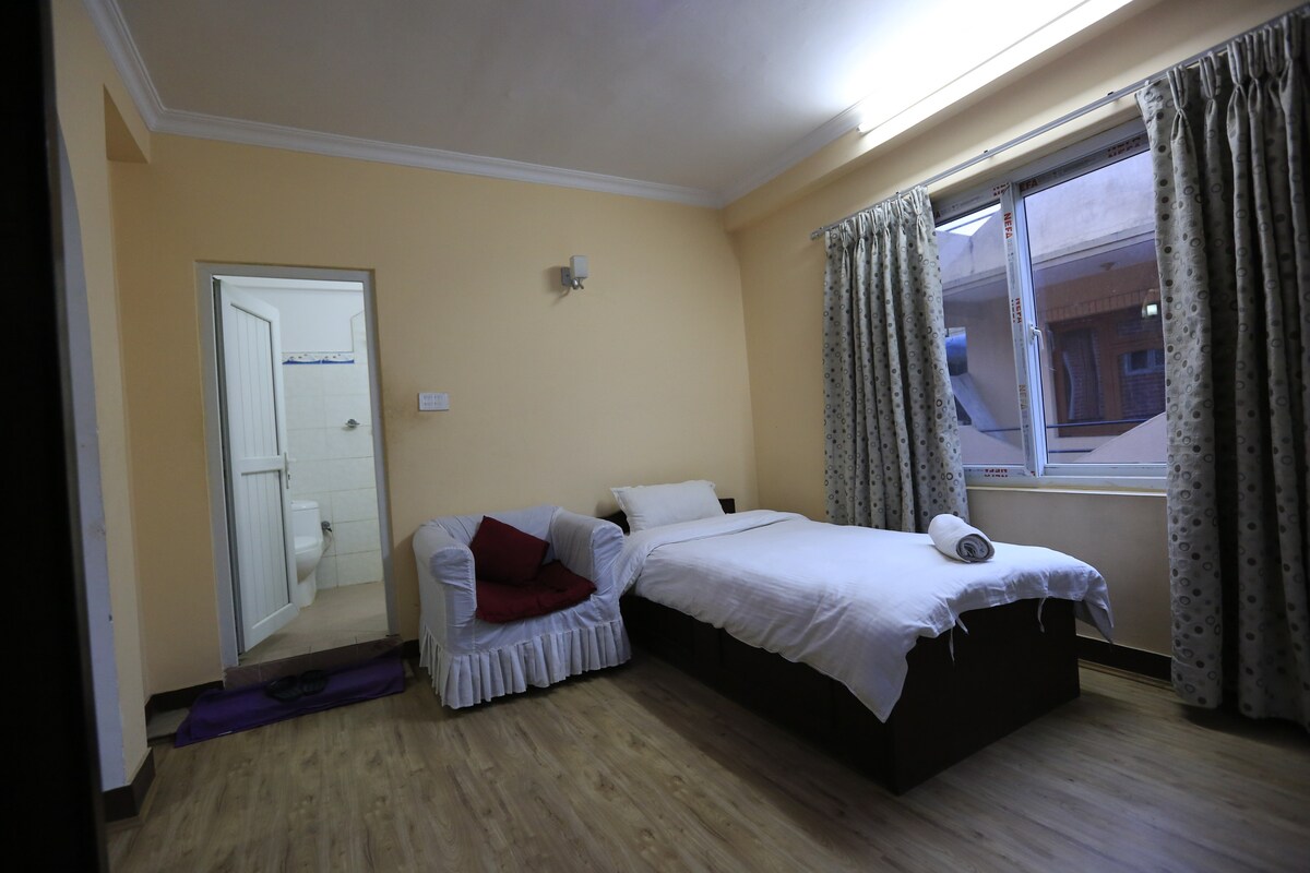 Family Style Hotel room 302- Walk to Lively Thamel — photo