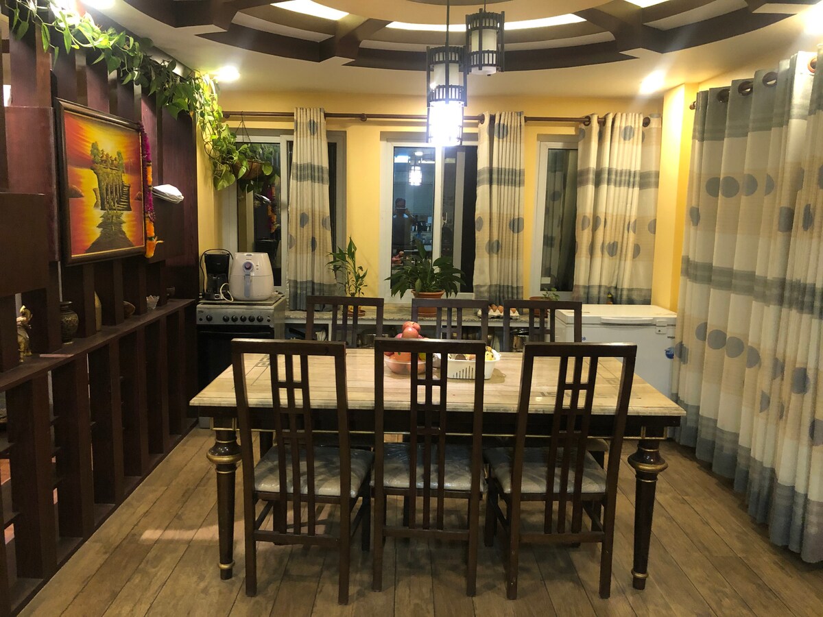 Bedroom with attach bathroom in Lazimpat Kathmandu — photo