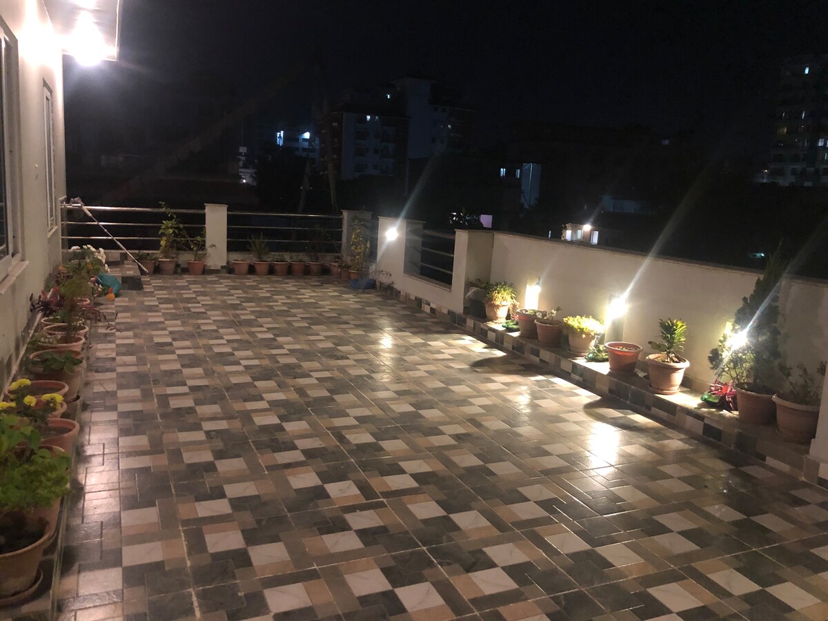 Bedroom with attach bathroom in Lazimpat Kathmandu — photo