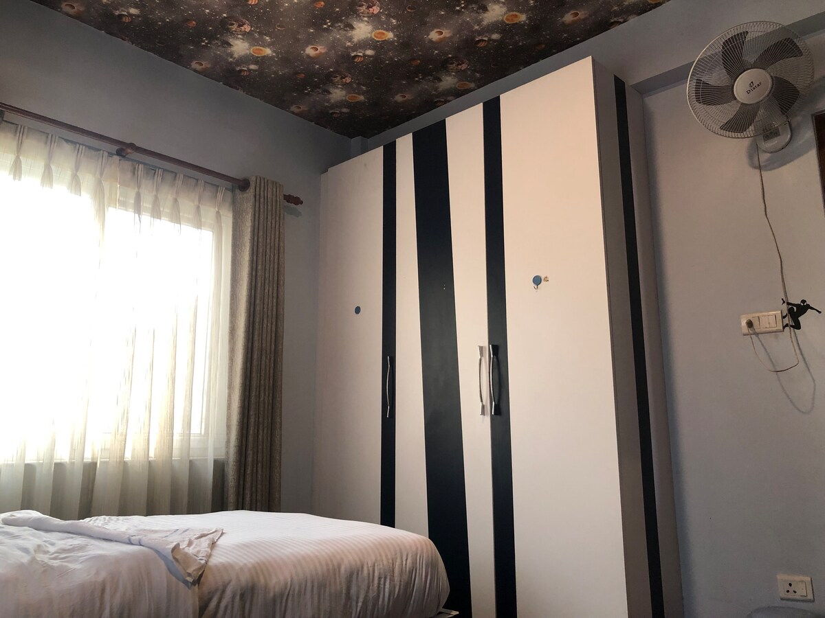 Bedroom with attach bathroom in Lazimpat Kathmandu — photo