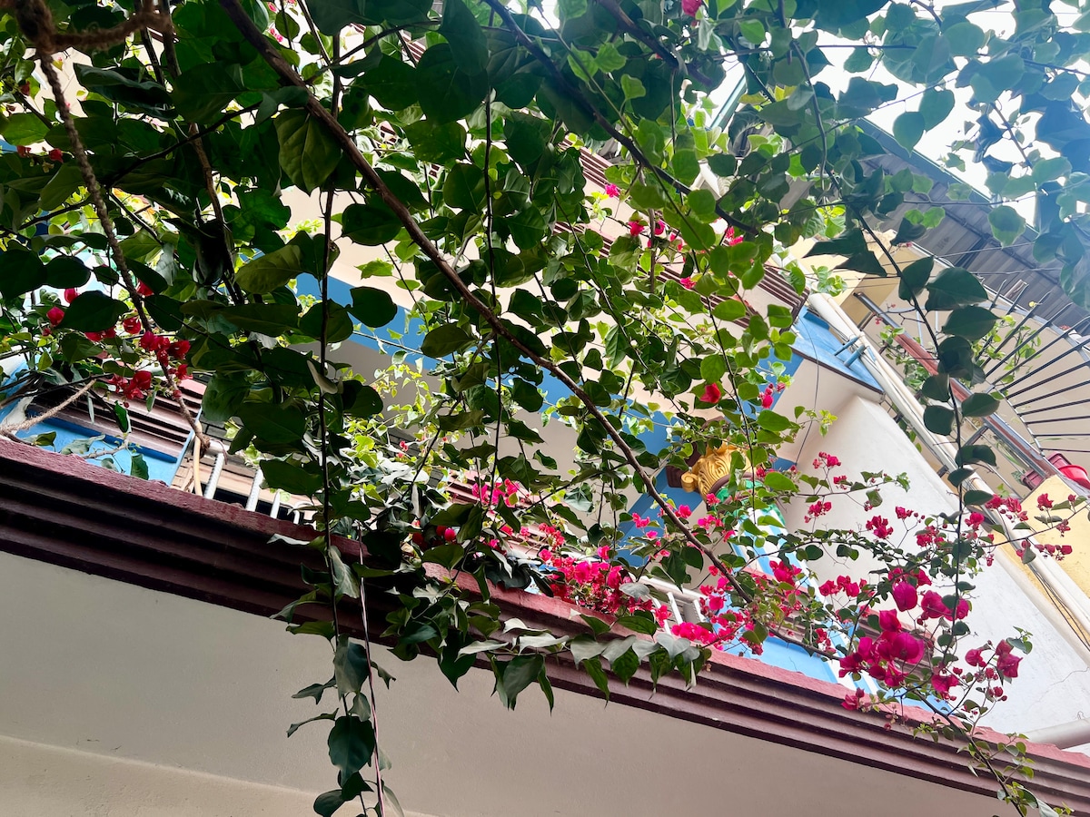 Queen size bed with A/C,garden — photo