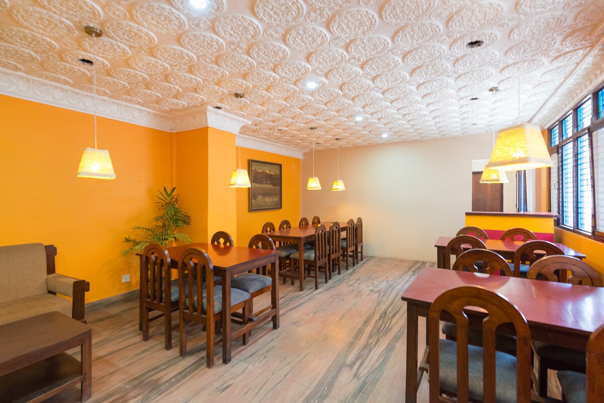 twin room with private bathroom — photo