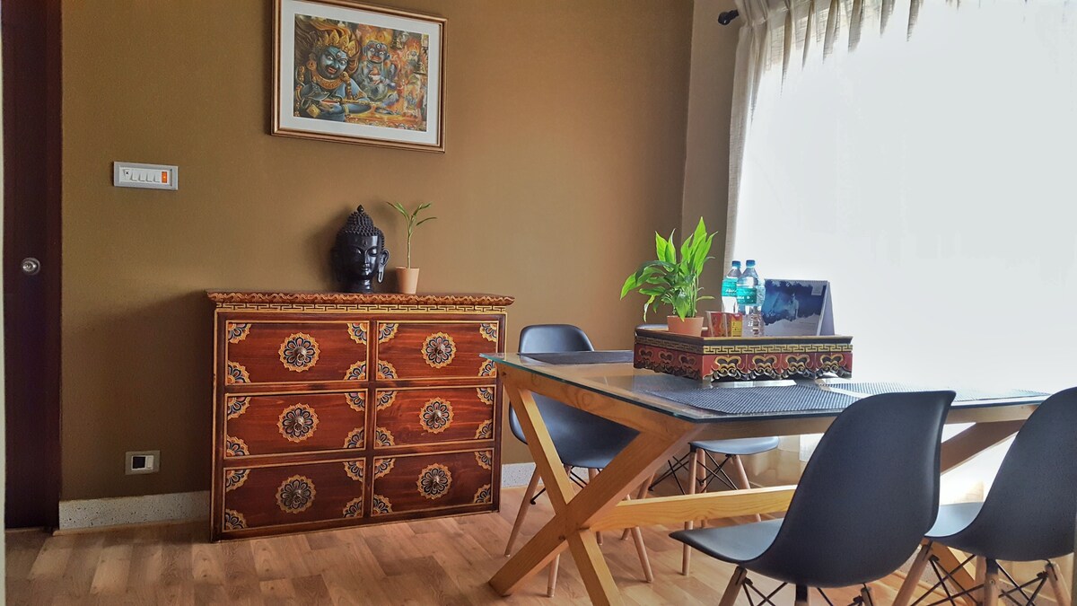 SUPERHOST | Boutique 1BHK Tibet Designer Apartment — photo