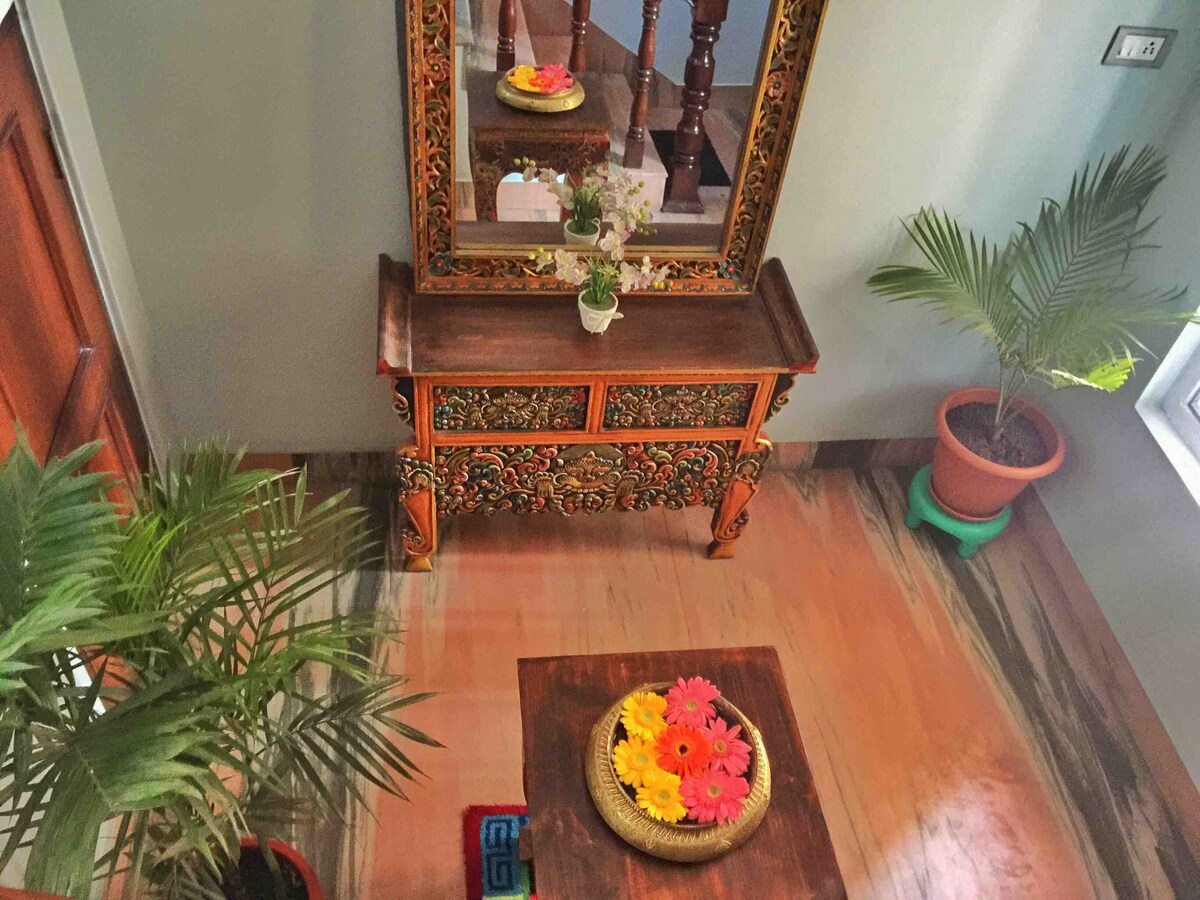 SUPERHOST | Boutique 1BHK Tibet Designer Apartment — photo