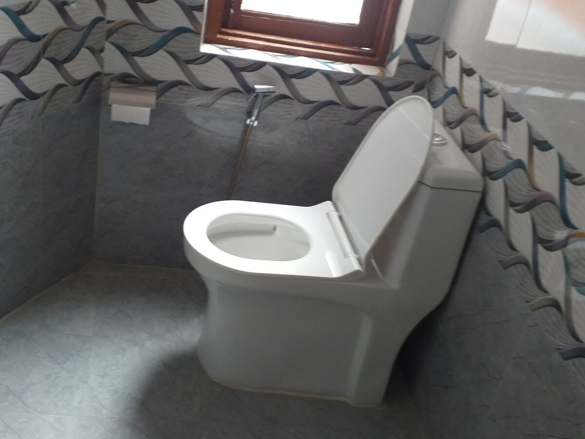 Twin bedroom with private bathroom — photo