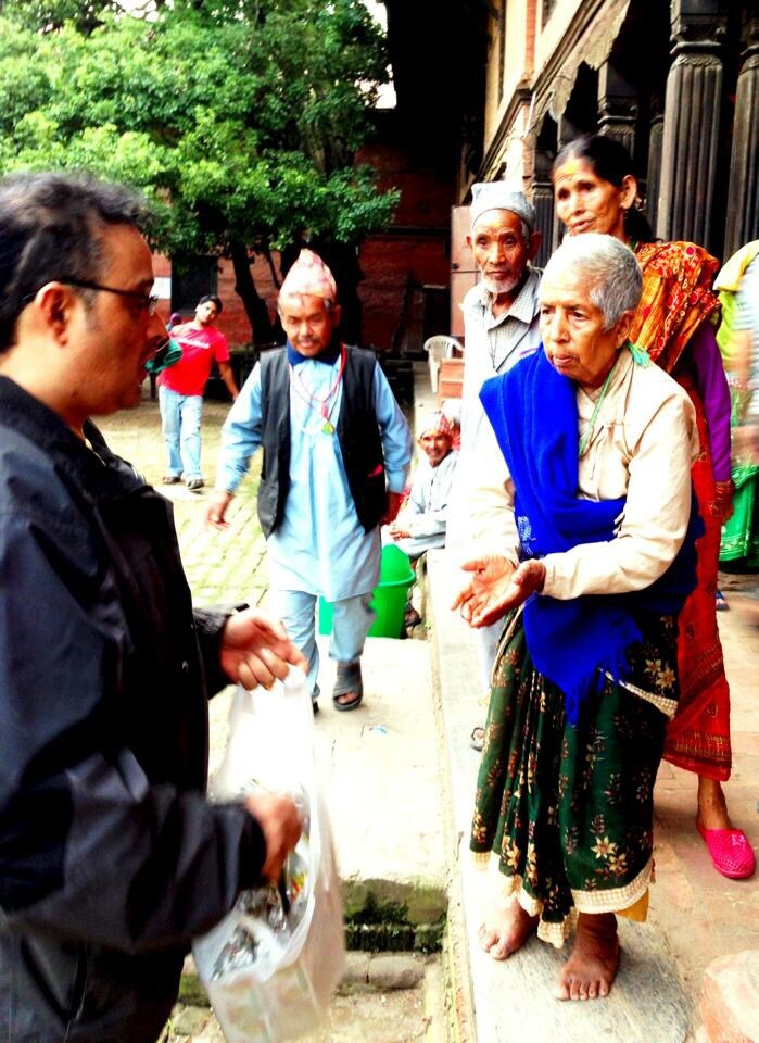 House with garden, trees n Flowers — photo