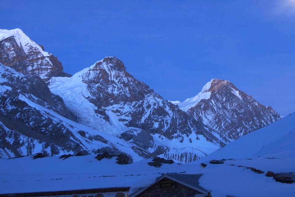 10 Days Annapurna Circuit Trekking in Pisang