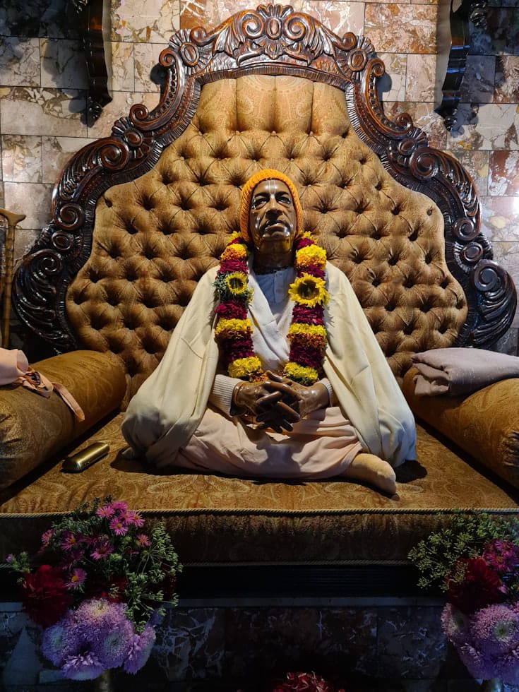 ISKCON Kathmandu: Kirtan, Arati & Krishna Temple Experience — photo 2